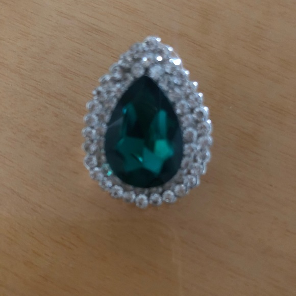 SPECIAL! Any 2 for 20, 3 for 25! Green, silver rhinestone tear drop earrings - Picture 3 of 3